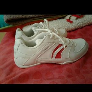 Cheer shoes